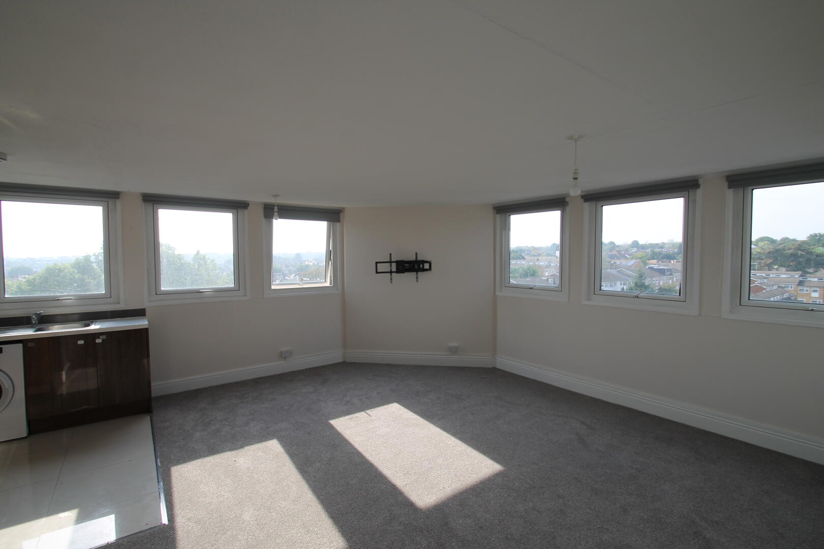2 bed property in Tamar Square, Woodford Green